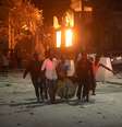 Homem ferido é carregado após explosão  Foto: Feisal Omar / Reuters