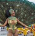 Rainha de bateria da Tom Maior, Pâmella Rodrigues se transformou em pavão na Avenida.  Foto: Guilherme Rodrigues / FuturaPress