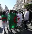 Protestos contra reeleição de Bouteflika mata 1 na Argélia  Foto: EPA / Ansa - Brasil