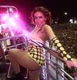 Anitta se vesta "a la" É O Tchan, em Salvador  Foto: Dilson Silva / Agnews