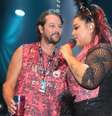 Preta Gil recebe Marcelo Serrado durante show em camarote  Foto: O Fuxico