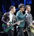 Jonas Brothers durante apresentação em 2013  Foto: Eliseo Fernandez / Reuters