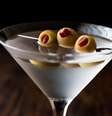 Dry martini: saiba mais sobre esse e outros drinks com gin  Foto: Shutterstock / TudoGostoso