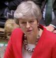 Theresa May lamentou que o Parlamento tenha derrubado o que chamou de 'melhor e único acordo possível'  Foto: Reuters / BBC News Brasil