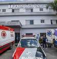 Fachada de hospital localizado a poucos metros da escola para onde foram levados os feridos. Ao menos dez pessoas morreram e outras 15 ficaram feridas durante o tiroteio dentro da Escola Estadual Raul Brasil de Suzano  Foto: Suamy Beydoun / Agif / Estadão Conteúdo