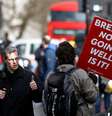 Manifestante contrário ao Brexit proteta do lado de fora do Parlamento britânico
14/03/2019
REUTERS/Henry Nicholls  Foto: Reuters