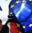 Manifestantes contrários ao Brexit aguardavam decisão do Parlamento em frente ao prédio em Londres  Foto: DW / Deutsche Welle