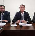 Presidente Jair Bolsonaro, ao lado dos ministros Ernesto Araújo (Relações Exteriores) e Luiz Henrique Mandetta (Saúde)  Foto: Facebook / Reprodução