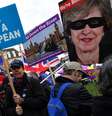 Manfiestantes pró-Brexit protestam em frente ao Parlamento, em Londres
14/03/2019
REUTERS/Dylan Martinez  Foto: Reuters