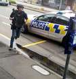 Policial entra em ação após ataque a mesquitas em Christchurch,  na Nova Zelândia
15/03/2019
Vídeo obtido pela Reuters/ via REUTERS  Foto: Reuters