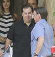 O presidente da Republica, Jair Bolsonaro é recepcionado pelo presidente da Câmara, Rodrigo Maia e pelo ministro da Casa Civil, Onyx Lorenzoni, para almoço com presidentes de poderes, ministros e líderes partidários na residência Oficial da Câmara em Brasília  Foto: Dida Sampaio / Estadão