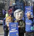 Protesto contra o Brexit na sede da Comissão Europeia, em Bruxelas  Foto: EPA / Ansa - Brasil