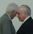Foto de arquivo de 10/05/2017 do então presidente da República, Michel Temer, e seu ministro Moreira Franco durante assinatura de Decreto de Regularização Portuária  Foto: Dida Sampaio / Estadão