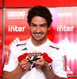 Alexandre Pato, do São Paulo, durante apresentação oficial no CT da Barra Funda, na zona oeste da capital paulista, nesta sexta feira (29)  Foto: Luis Moura / WPP / Estadão