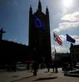 Bandeiras do Reino Unido e da União Europeia em frente às Casas do Parlamento, em Londres
26/03/2019
REUTERS/Alkis Konstantinidis   Foto: Reuters