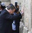 Presidente Jair Bolsonaro no Muro das Lamentações em Jerusalém
01/04/2019 Menahem Kahana/Pool via REUTERS  Foto: Reuters