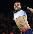 Daniel Alves comemora gol do PSG sobre o Nantes  Foto: Gonzalo Fuentes / Reuters