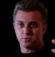 Apresentador diz que elite brasileira reclama, 'mas na hora de botar a mão na massa, todo mundo sai correndo'  Foto: Reuters / BBC News Brasil