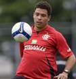  O jogador Ronaldo durante seu treino físico de recuperação junto de jogadores do Flamengo, na Gávea, Zona Sul da cidade. Ronaldo se recupera de uma lesão no joelho ocorrida no começo do ano de 2008 quando jogava pelo Milan. 25/09/2008  Foto: ANDRÉ MOURÃO/AGIF / Estadão