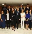 Luciana Gimenez e o presidente Jair Bolsonaro (ao centro) na foto oficial: relação amistosa  Foto: Divulgação