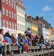 Os dinamarqueses são frequentemente considerados um dos povos mais felizes do mundo  Foto: Alamy / BBC News Brasil