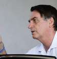 Presidente Jair Bolsonaro conversou com jornalistas ao deixar a residência de um amigo em Brasília (DF), neste domingo (07), onde participou de um churrasco  Foto: DIDA SAMPAIO / Estadão Conteúdo