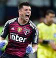Tiago Volpi, goleiro do Sao Paulo, defendeu dois pênaltis contra o Palmeiras nas semifinais  Foto: FERNANDO DANTAS / Gazeta Press