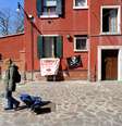 Prédio ocupado por famílias desabrigadas em Veneza, na Itália
01/04/2019
REUTERS/Guglielmo Mangiapane  Foto: Reuters