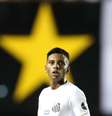 Rodrygo, do Santos, na partida contra o Atlético Goianiense, válida pela terceira fase da Copa do Brasil 2019, no Estádio da Vila Belmiro, em Santos, nesta quinta-feira (11).  Foto: GUILHERME DIONíZIO/CÓDIGO19 / Estadão Conteúdo