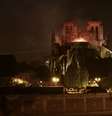 Incêndio atingiu a catedral de Notre Dame, em Paris, nesta segunda-feira (15)  Foto: Reuters