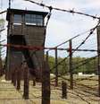Torre de guarda no antigo campo de Stutthof. Mais de 60 mil pessoas morreram no local entre 1939 e 1945  Foto: DW / Deutsche Welle