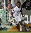 Comemoração do primeiro gol do Santos, marcado por Rodrygo durante o jogo entre Santos x Vasco da Gama realizado no Estádio Urbano Caldeira em Santos, SP. A partida é a primeira válida pela Quarta Fase da Copa do Brasil 2019.  Foto: MARCO GALVãO/FOTOARENA / Estadão