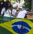 Enterro do catador Luciano Macedo no cemitério do Caju, na Zona Portuária do Rio de Janeiro, vitima dos disparos feitos pelo exército tentando ajudar Evaldo Santos morto com 80 tiros  Foto: Márcio Mercante/Agência O Dia / Estadão Conteúdo