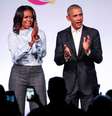 Michele e Barack Obama durante evento na Fundação Obama, em Chicago, em 2017  Foto: Kamil Krzaczynski / Reuters