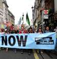 Manifestantes marcham durante protesto do grupo Extinction Rebellion em Londres, no Reino Unido
23/04/2019
REUTERS/Toby Melville  Foto: Reuters
