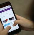 Página principail da Netshoes na internet é mostrado em smartphone. 17/8/2018. REUTERS/Sergio Moraes/Illustration  Foto: Reuters