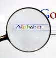 Mostra de pesquisa na página do Google por meio de uma lente de aumento. Berlim, 11/8/2015.  REUTERS/Pawel Kopczynsk  Foto: Reuters