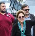 A ex-presidente Dilma Rousseff (c) no cemitério Jardim da Colina, em São Bernardo do Campo, no Grande ABC, onde ocorreu o velório do menino Arthur Araújo Lula da Silva, neto do ex- presidente Luiz Inácio Lula da Silva, que morreu aos 7 anos  Foto: Gabriela Biló / Estadão