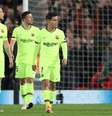 Coutinho em campo com colegas de Barcelona  Foto: Carl Recine / Reuters