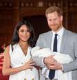 Príncipe Harry e Meghan Markle apresentam novo bebê real  Foto: Dominic Lipinski / Reuters