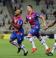 Edinho, do Fortaleza, comemora seu gol durante partida contra o Athlético Paranaense, válida pela segunda rodada do Campeonato Brasileiro 2019, na Arena Castelão  Foto: PEDRO CHAVES/AGIF / Estadão