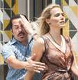 Francis (Edmilson Filho) e sua musa Marylin (Letícia Colin): um pouco de fantasia e brejeirice para melhorar o humor do brasileiro  Foto: Marcos Rosa/TV Globo / Divulgação