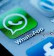 Apoiadores divulgaram imagens no WhatsApp que descrevem o presidente como um "ser messiânico" capaz de governar contra tudo e todos  Foto: REPRODUÇÃO / Estadão Conteúdo