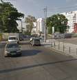 Avenida Tenente Muniz de Aragão, em Jacarepaguá, onde motorista foi baleado  Foto: Reprodução/Google Street View / Estadão