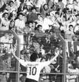 Neto comemora um dos gols na vitória contra o Flamengo  Foto: Gazeta Press