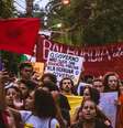 Estudantes da Universidade Federal Fluminense (UFF-RJ) fazem ato em repúdio ao corte de 30% para as universidades anunciado pelo Presidente Jair Bolsonaro (PSL), nesta quarta- feira (08). Os alunos, professores, servidores e apoiadores fizeram concentração no Campus Gragoatá e fizeram uma passeata até a Estação de barcas Arariboia.   Foto:   Foto: MARCO SERRA/PHOTOPRESS / Estadão Conteúdo