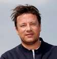 Chef Jamie Oliver posa para foto em Cannes  Foto: Eric Gaillard / Reuters