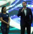 Presidente da República, Jair Bolsonaro, junto com a mulher Michelle Bolsonaro, participa de culto na Igreja Batista Atitude, na Barra da Tijuca, zona oeste do Rio, na manhã deste domingo (26)  Foto: WILTON JUNIOR / Estadão Conteúdo
