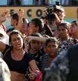 Familiares de detentos reagem a mortes diante de presídio no Amazonas  Foto: DW / Deutsche Welle