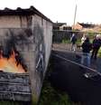 Pessoas olham obra do muralista Banksy no País de Gales
22/12/2018 REUTERS/Rebecca Naden  Foto: Reuters